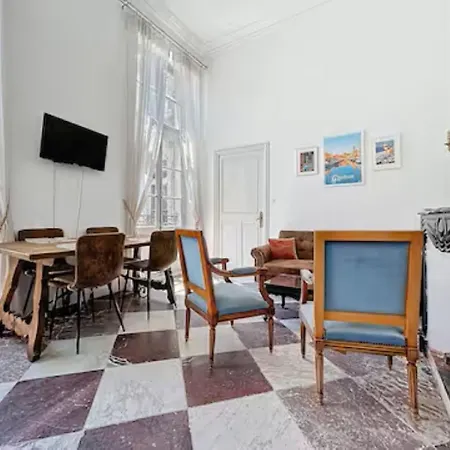 T2 Centre Apartment